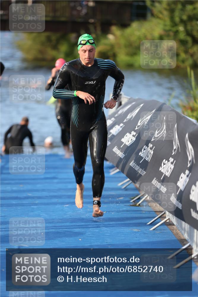 25.08.2024 - Elbe Triathlon Hamburg H.Heesch http://msf.ph/oto/6852740 25.08.2024 09:00:40 Schwimmen 226, 230, 235, 248, 252, 258 meine-sportfotos.de