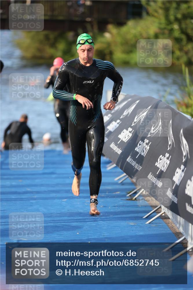 25.08.2024 - Elbe Triathlon Hamburg H.Heesch http://msf.ph/oto/6852745 25.08.2024 09:00:40 Schwimmen 226, 230, 235, 248, 252, 258 meine-sportfotos.de