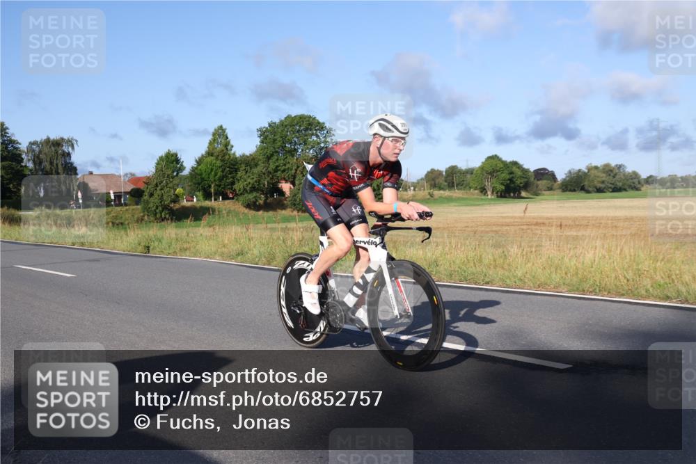 25.08.2024 - Elbe Triathlon Hamburg Fuchs,  Jonas http://msf.ph/oto/6852757 25.08.2024 09:16:10 Radfahren 144, 249, 359, 177 meine-sportfotos.de