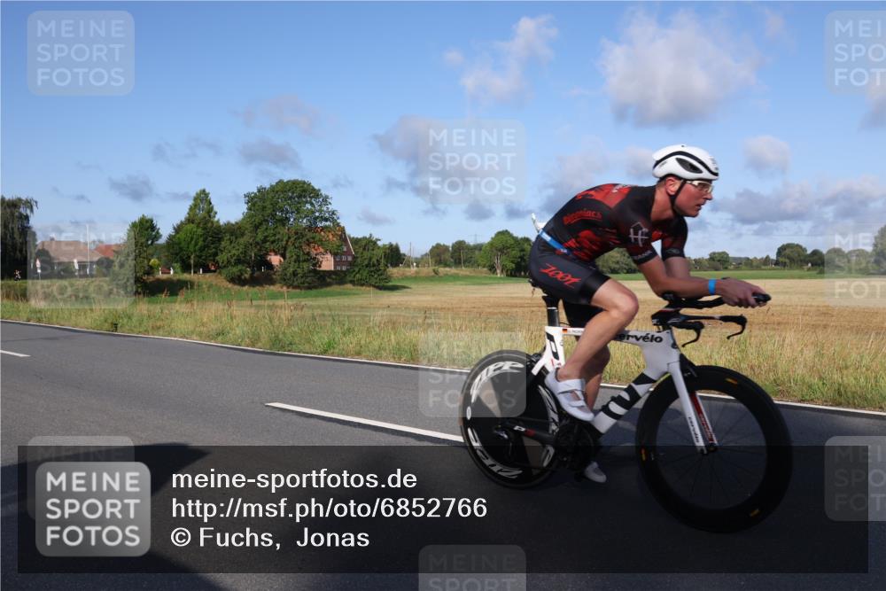 25.08.2024 - Elbe Triathlon Hamburg Fuchs,  Jonas http://msf.ph/oto/6852766 25.08.2024 09:16:10 Radfahren 144, 249, 359, 177 meine-sportfotos.de