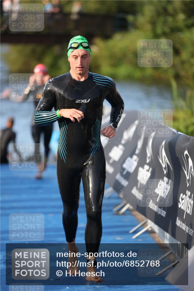 25.08.2024 - Elbe Triathlon Hamburg H.Heesch http://msf.ph/oto/6852768 25.08.2024 09:00:41 Schwimmen 226, 230, 235, 248, 252, 258 meine-sportfotos.de