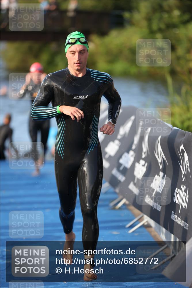 25.08.2024 - Elbe Triathlon Hamburg H.Heesch http://msf.ph/oto/6852772 25.08.2024 09:00:41 Schwimmen 226, 230, 235, 248, 252, 258 meine-sportfotos.de