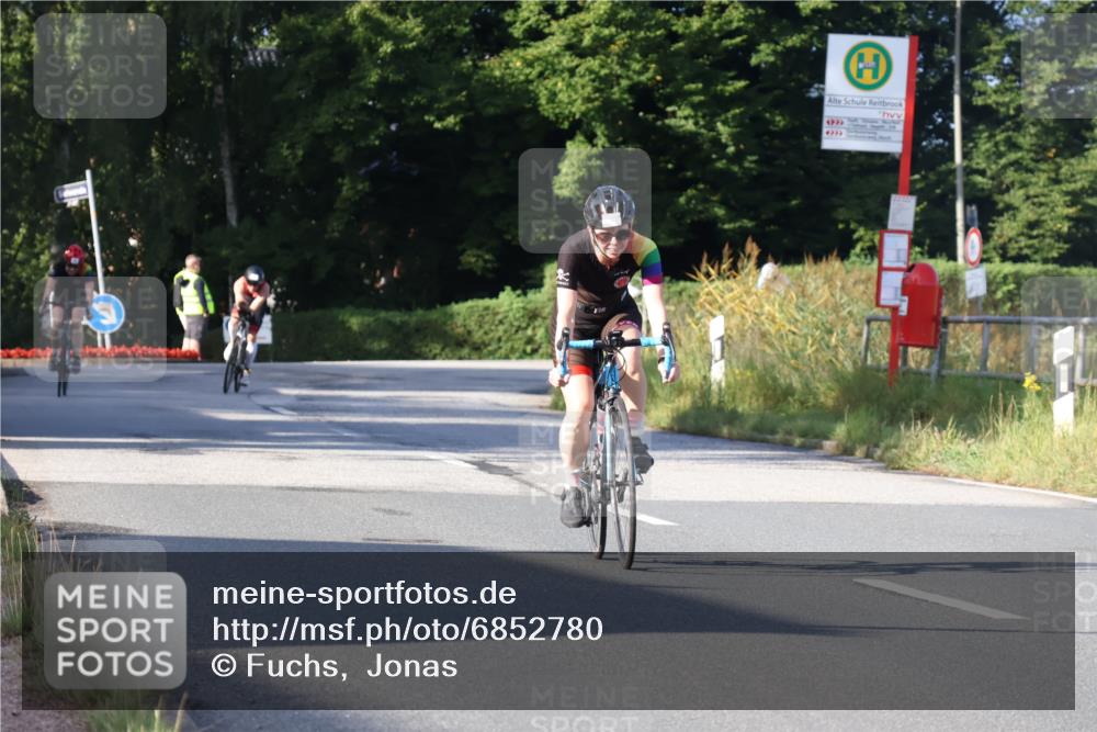 25.08.2024 - Elbe Triathlon Hamburg Fuchs,  Jonas http://msf.ph/oto/6852780 25.08.2024 09:16:15 Radfahren 359, 177, 78, 181 meine-sportfotos.de