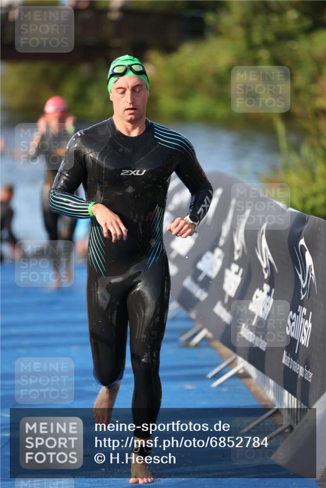 25.08.2024 - Elbe Triathlon Hamburg H.Heesch http://msf.ph/oto/6852784 25.08.2024 09:00:41 Schwimmen 226, 230, 235, 248, 252, 258 meine-sportfotos.de