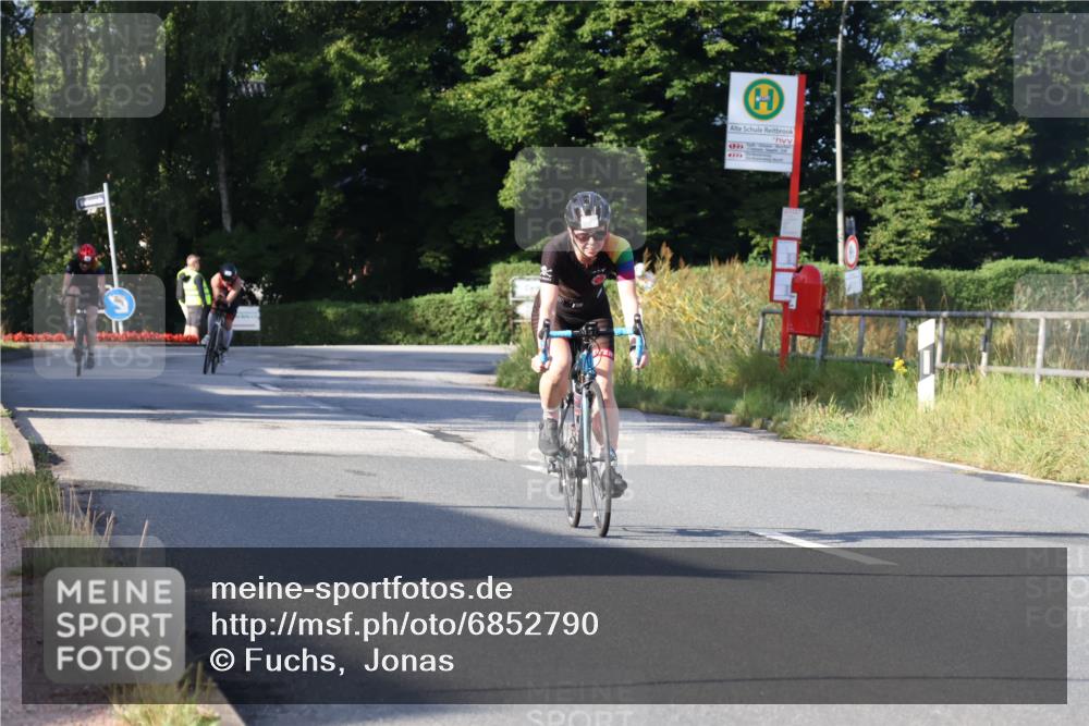 25.08.2024 - Elbe Triathlon Hamburg Fuchs,  Jonas http://msf.ph/oto/6852790 25.08.2024 09:16:15 Radfahren 359, 177, 78, 181 meine-sportfotos.de