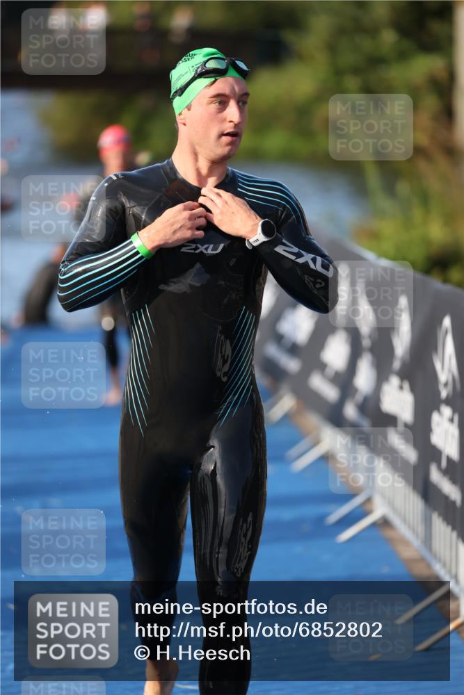 25.08.2024 - Elbe Triathlon Hamburg H.Heesch http://msf.ph/oto/6852802 25.08.2024 09:00:43 Schwimmen 226, 230, 235, 248, 252, 258 meine-sportfotos.de