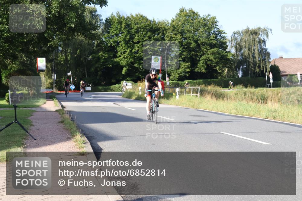 25.08.2024 - Elbe Triathlon Hamburg Fuchs,  Jonas http://msf.ph/oto/6852814 25.08.2024 09:16:16 Radfahren 177, 78, 181 meine-sportfotos.de