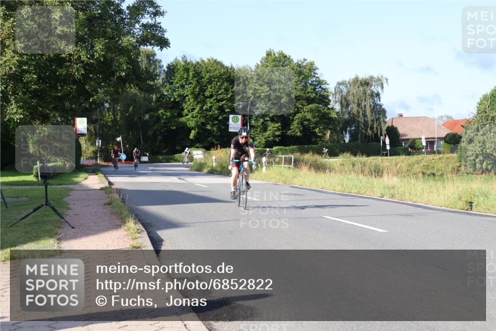 25.08.2024 - Elbe Triathlon Hamburg Fuchs,  Jonas http://msf.ph/oto/6852822 25.08.2024 09:16:16 Radfahren 177, 78, 181 meine-sportfotos.de