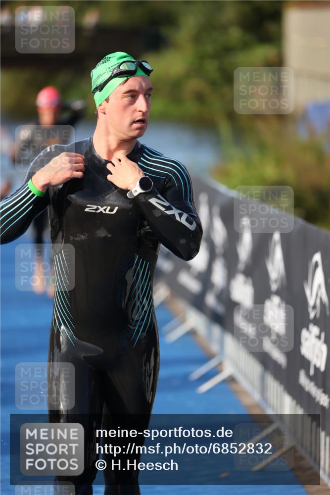 25.08.2024 - Elbe Triathlon Hamburg H.Heesch http://msf.ph/oto/6852832 25.08.2024 09:00:43 Schwimmen 226, 230, 235, 248, 252, 258 meine-sportfotos.de