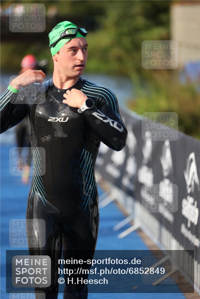 25.08.2024 - Elbe Triathlon Hamburg H.Heesch http://msf.ph/oto/6852849 25.08.2024 09:00:43 Schwimmen 226, 230, 235, 248, 252, 258 meine-sportfotos.de