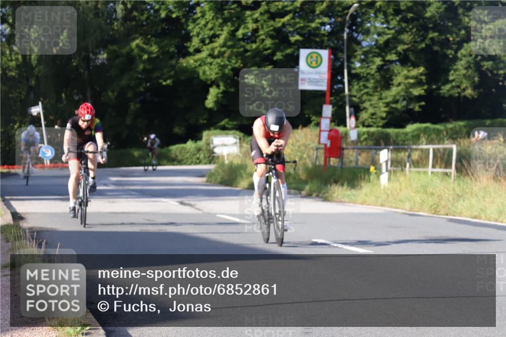 25.08.2024 - Elbe Triathlon Hamburg Fuchs,  Jonas http://msf.ph/oto/6852861 25.08.2024 09:16:19 Radfahren 177, 78, 181, 67, 330, 101 meine-sportfotos.de