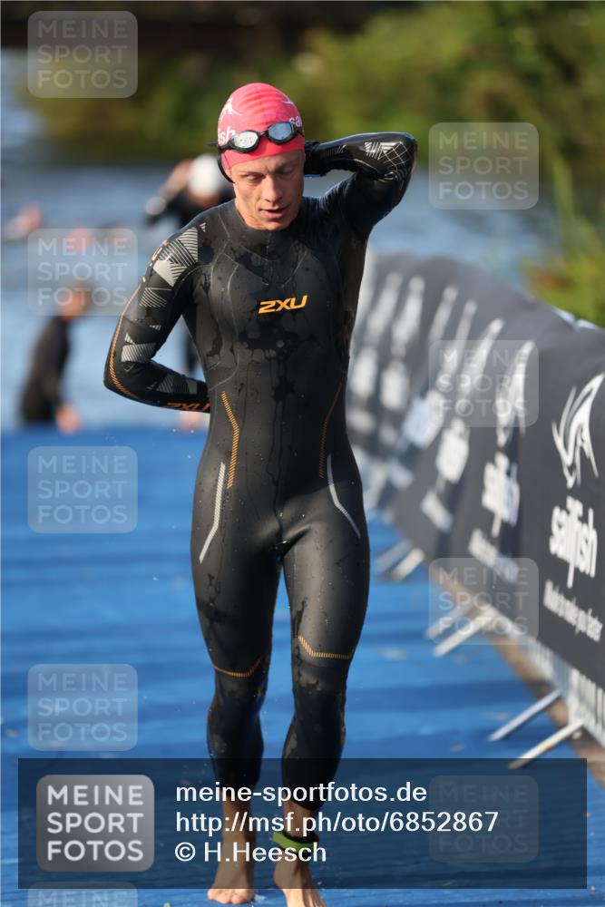 25.08.2024 - Elbe Triathlon Hamburg H.Heesch http://msf.ph/oto/6852867 25.08.2024 09:00:46 Schwimmen 226, 230, 235, 248, 252, 258 meine-sportfotos.de