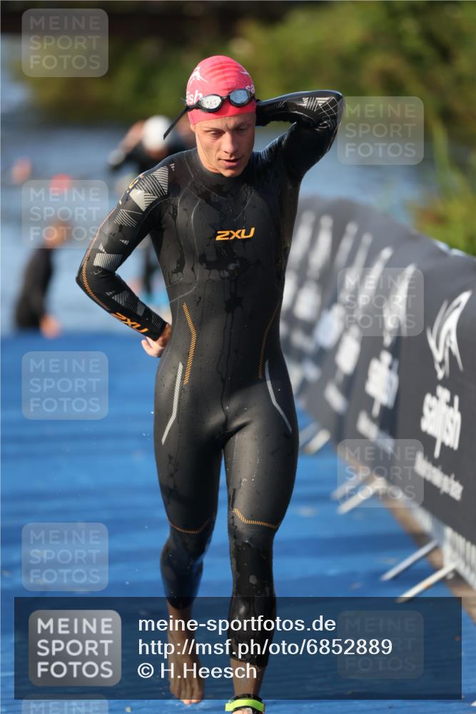 25.08.2024 - Elbe Triathlon Hamburg H.Heesch http://msf.ph/oto/6852889 25.08.2024 09:00:46 Schwimmen 226, 230, 235, 248, 252, 258 meine-sportfotos.de