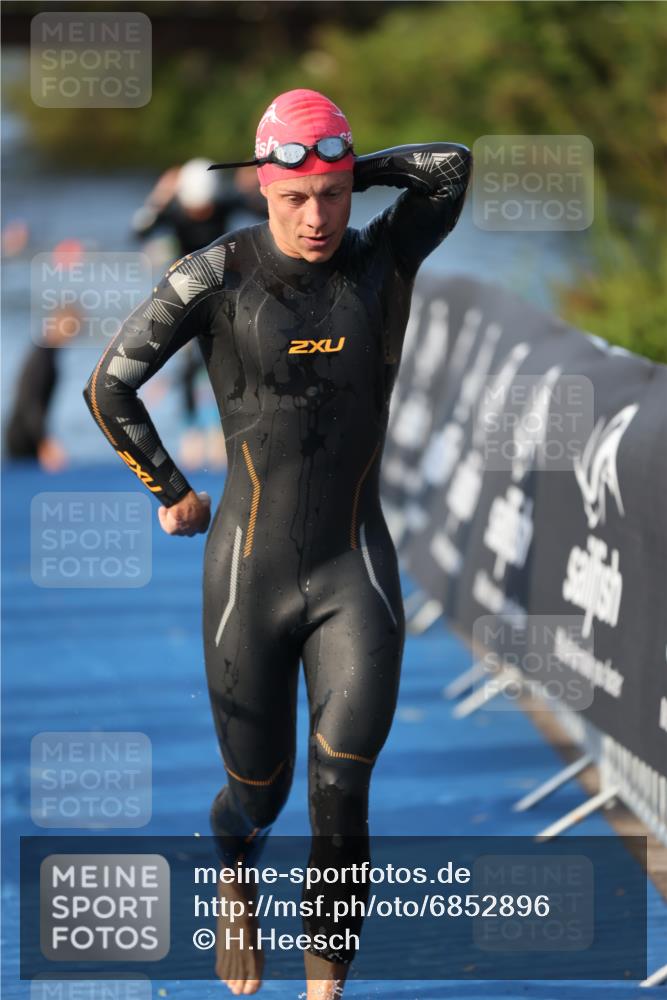 25.08.2024 - Elbe Triathlon Hamburg H.Heesch http://msf.ph/oto/6852896 25.08.2024 09:00:46 Schwimmen 226, 230, 235, 248, 252, 258 meine-sportfotos.de