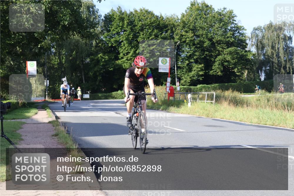25.08.2024 - Elbe Triathlon Hamburg Fuchs,  Jonas http://msf.ph/oto/6852898 25.08.2024 09:16:21 Radfahren 177, 78, 181, 67, 330, 101 meine-sportfotos.de