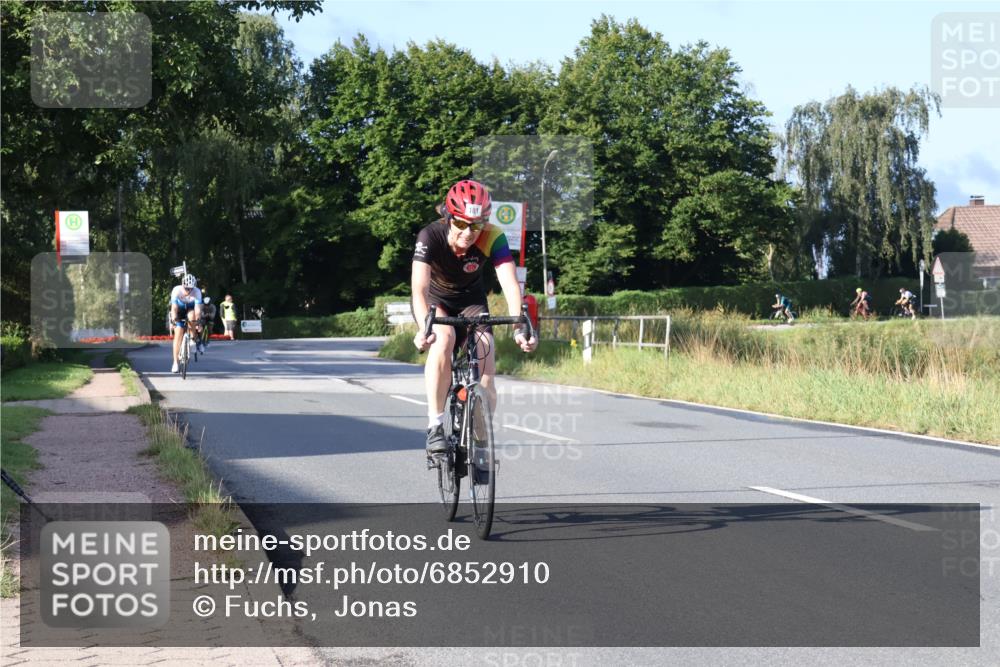 25.08.2024 - Elbe Triathlon Hamburg Fuchs,  Jonas http://msf.ph/oto/6852910 25.08.2024 09:16:21 Radfahren 177, 78, 181, 67, 330, 101 meine-sportfotos.de