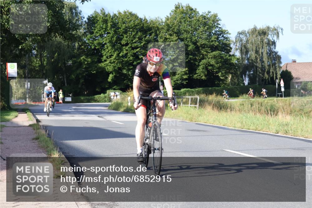 25.08.2024 - Elbe Triathlon Hamburg Fuchs,  Jonas http://msf.ph/oto/6852915 25.08.2024 09:16:21 Radfahren 177, 78, 181, 67, 330, 101 meine-sportfotos.de