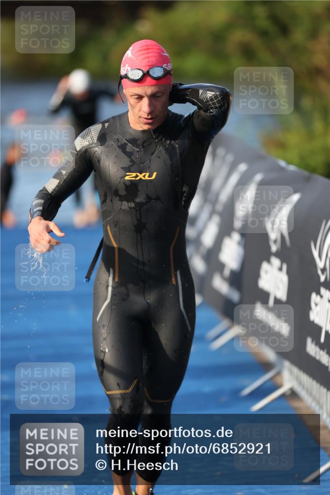 25.08.2024 - Elbe Triathlon Hamburg H.Heesch http://msf.ph/oto/6852921 25.08.2024 09:00:46 Schwimmen 226, 230, 235, 248, 252, 258 meine-sportfotos.de