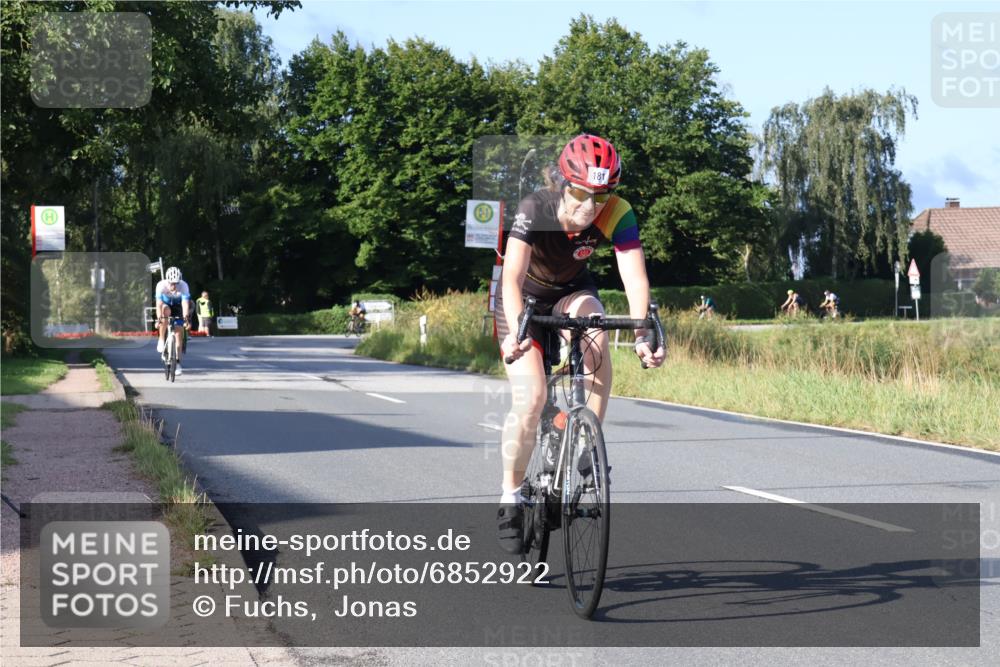 25.08.2024 - Elbe Triathlon Hamburg Fuchs,  Jonas http://msf.ph/oto/6852922 25.08.2024 09:16:21 Radfahren 177, 78, 181, 67, 330, 101 meine-sportfotos.de
