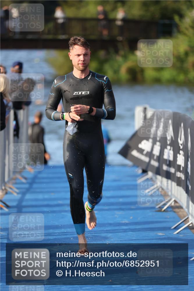 25.08.2024 - Elbe Triathlon Hamburg H.Heesch http://msf.ph/oto/6852951 25.08.2024 09:00:52 Schwimmen 226, 230, 252, 258, 309 meine-sportfotos.de