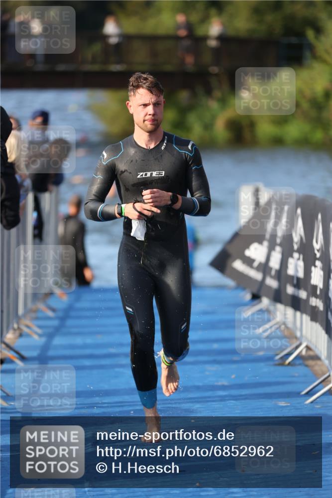 25.08.2024 - Elbe Triathlon Hamburg H.Heesch http://msf.ph/oto/6852962 25.08.2024 09:00:52 Schwimmen 226, 230, 252, 258, 309 meine-sportfotos.de