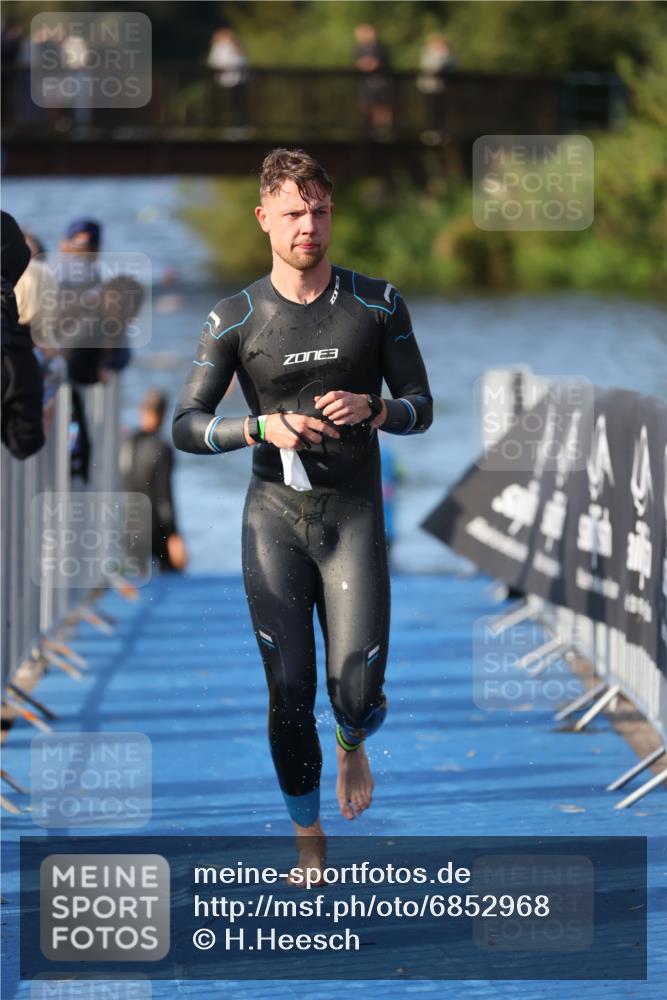 25.08.2024 - Elbe Triathlon Hamburg H.Heesch http://msf.ph/oto/6852968 25.08.2024 09:00:52 Schwimmen 226, 230, 252, 258, 309 meine-sportfotos.de