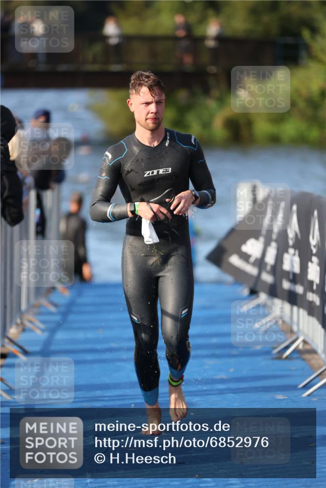 25.08.2024 - Elbe Triathlon Hamburg H.Heesch http://msf.ph/oto/6852976 25.08.2024 09:00:52 Schwimmen 226, 230, 252, 258, 309 meine-sportfotos.de