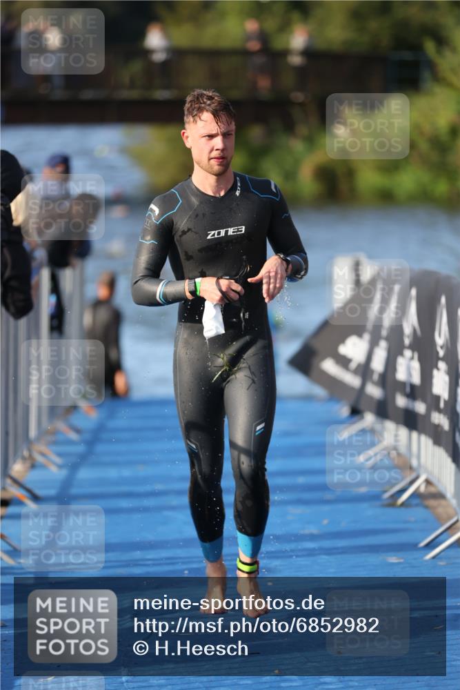 25.08.2024 - Elbe Triathlon Hamburg H.Heesch http://msf.ph/oto/6852982 25.08.2024 09:00:52 Schwimmen 226, 230, 252, 258, 309 meine-sportfotos.de
