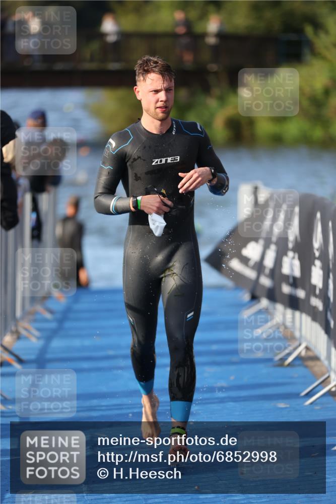 25.08.2024 - Elbe Triathlon Hamburg H.Heesch http://msf.ph/oto/6852998 25.08.2024 09:00:52 Schwimmen 226, 230, 252, 258, 309 meine-sportfotos.de