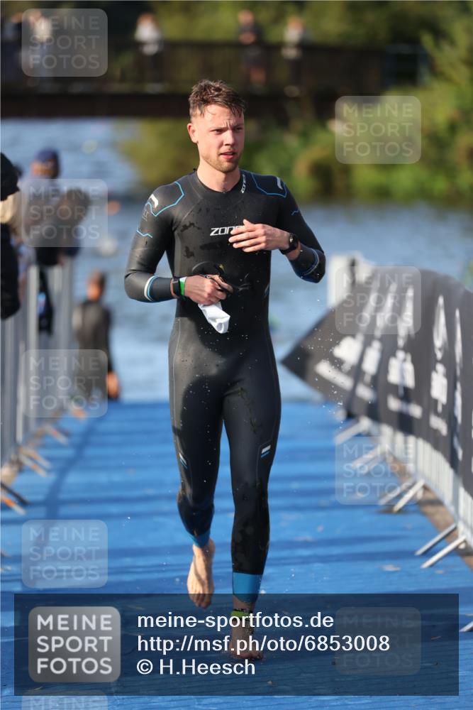 25.08.2024 - Elbe Triathlon Hamburg H.Heesch http://msf.ph/oto/6853008 25.08.2024 09:00:52 Schwimmen 226, 230, 252, 258, 309 meine-sportfotos.de