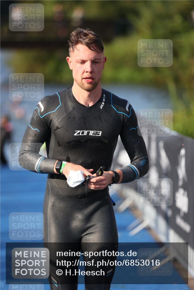 25.08.2024 - Elbe Triathlon Hamburg H.Heesch http://msf.ph/oto/6853016 25.08.2024 09:00:53 Schwimmen 226, 230, 252, 258, 309 meine-sportfotos.de