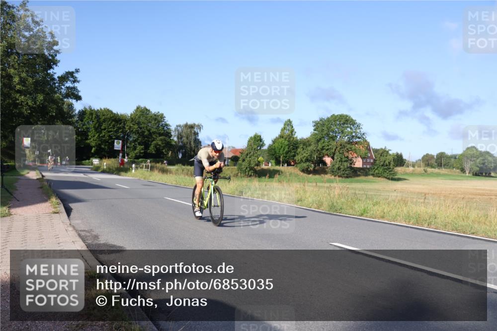 25.08.2024 - Elbe Triathlon Hamburg Fuchs,  Jonas http://msf.ph/oto/6853035 25.08.2024 09:16:26 Radfahren 181, 67, 330, 101, 72, 127 meine-sportfotos.de