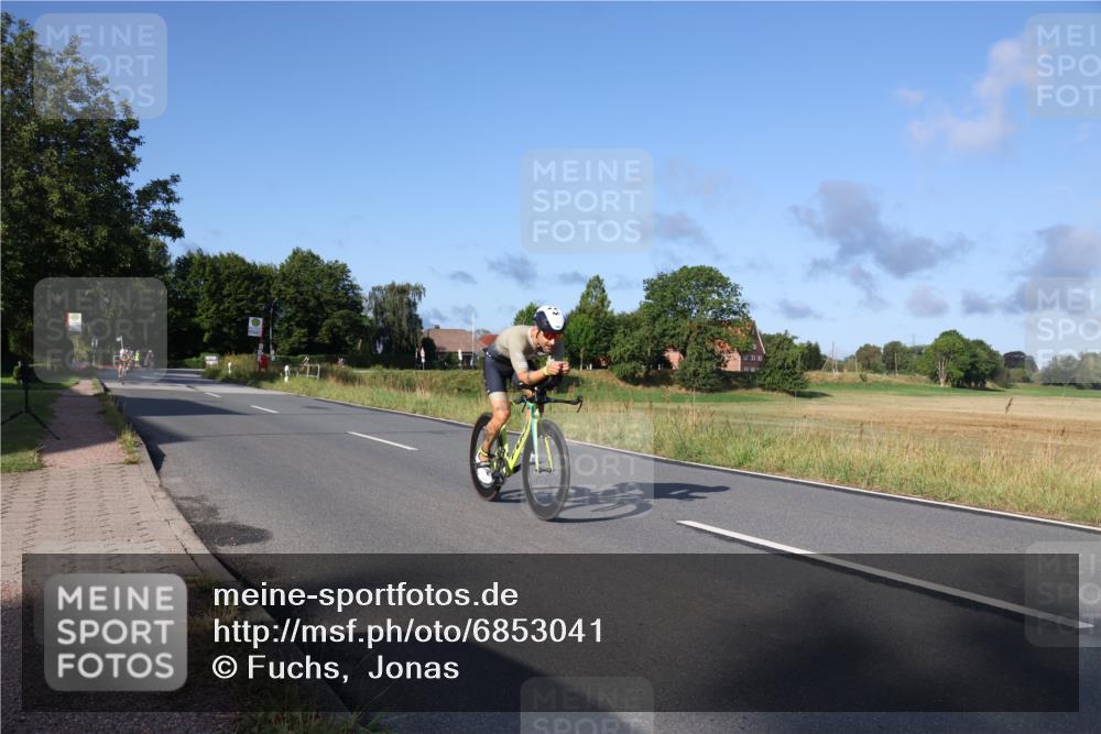 25.08.2024 - Elbe Triathlon Hamburg Fuchs,  Jonas http://msf.ph/oto/6853041 25.08.2024 09:16:26 Radfahren 181, 67, 330, 101, 72, 127 meine-sportfotos.de