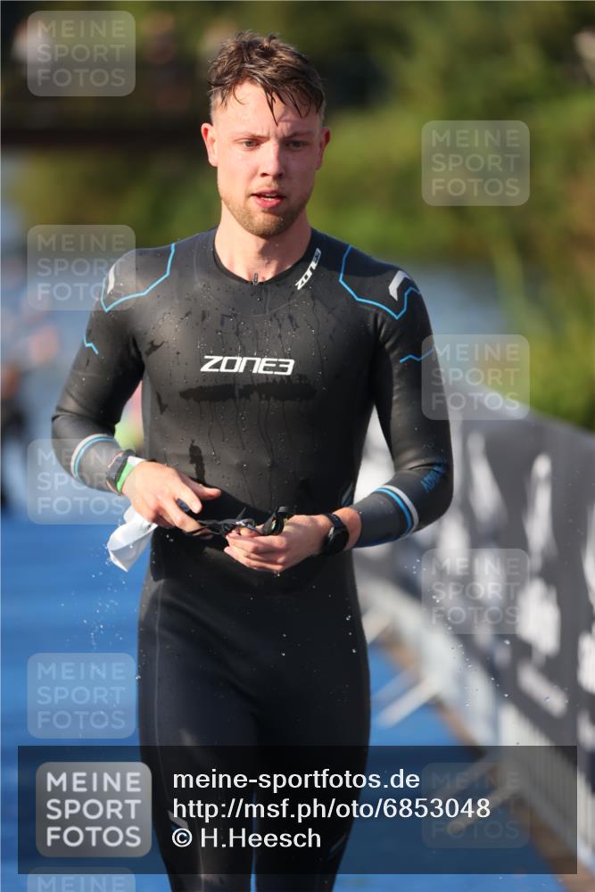 25.08.2024 - Elbe Triathlon Hamburg H.Heesch http://msf.ph/oto/6853048 25.08.2024 09:00:54 Schwimmen 226, 230, 252, 258, 309 meine-sportfotos.de