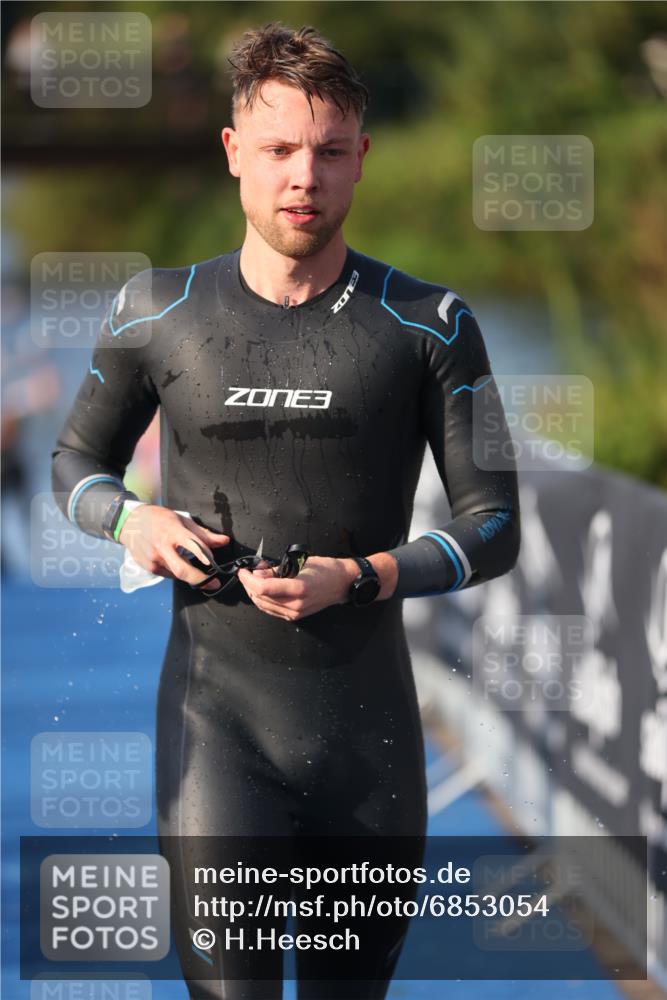 25.08.2024 - Elbe Triathlon Hamburg H.Heesch http://msf.ph/oto/6853054 25.08.2024 09:00:54 Schwimmen 226, 230, 252, 258, 309 meine-sportfotos.de