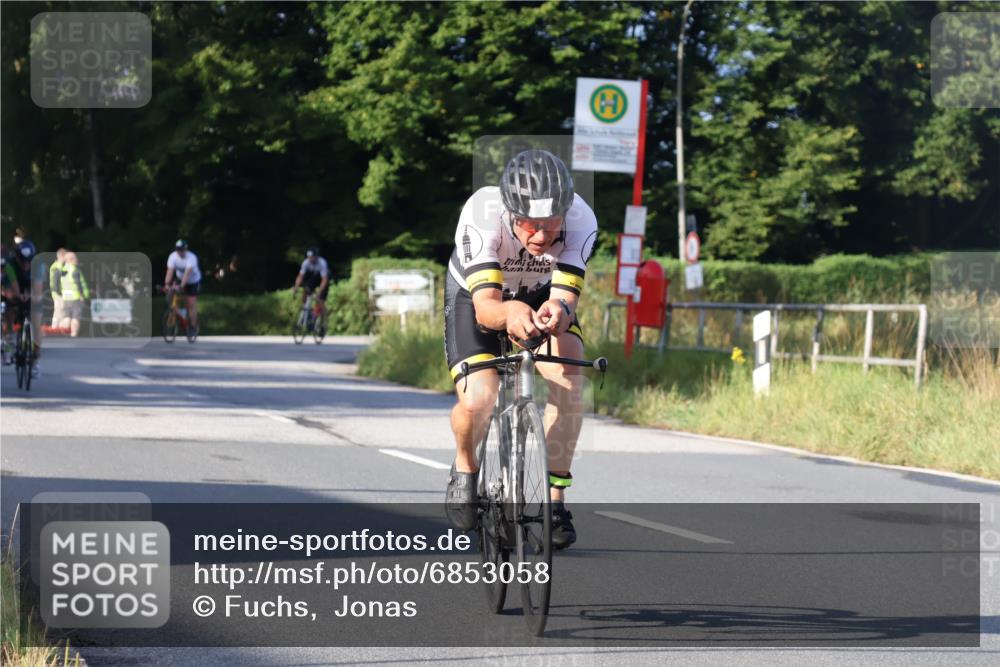 25.08.2024 - Elbe Triathlon Hamburg Fuchs,  Jonas http://msf.ph/oto/6853058 25.08.2024 09:16:28 Radfahren 67, 330, 101, 72, 127, 118 meine-sportfotos.de