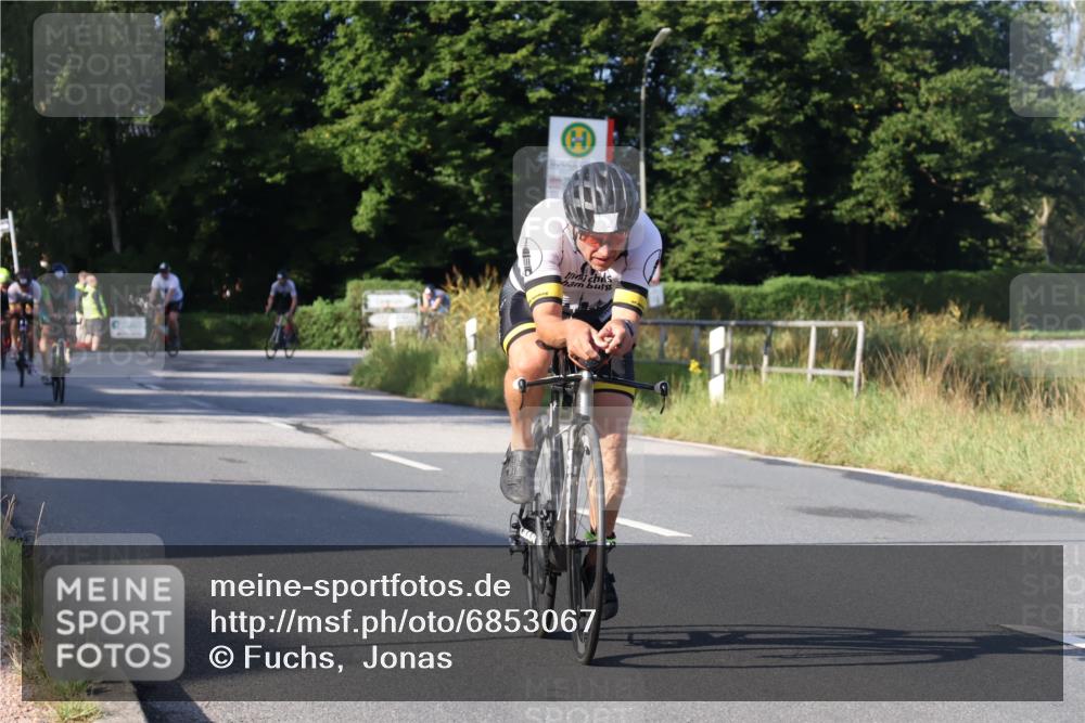 25.08.2024 - Elbe Triathlon Hamburg Fuchs,  Jonas http://msf.ph/oto/6853067 25.08.2024 09:16:28 Radfahren 67, 330, 101, 72, 127, 118 meine-sportfotos.de