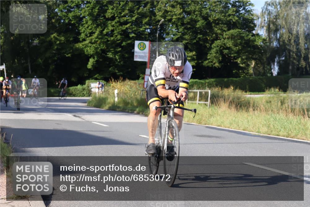 25.08.2024 - Elbe Triathlon Hamburg Fuchs,  Jonas http://msf.ph/oto/6853072 25.08.2024 09:16:29 Radfahren 67, 330, 101, 72, 127, 118, 254 meine-sportfotos.de