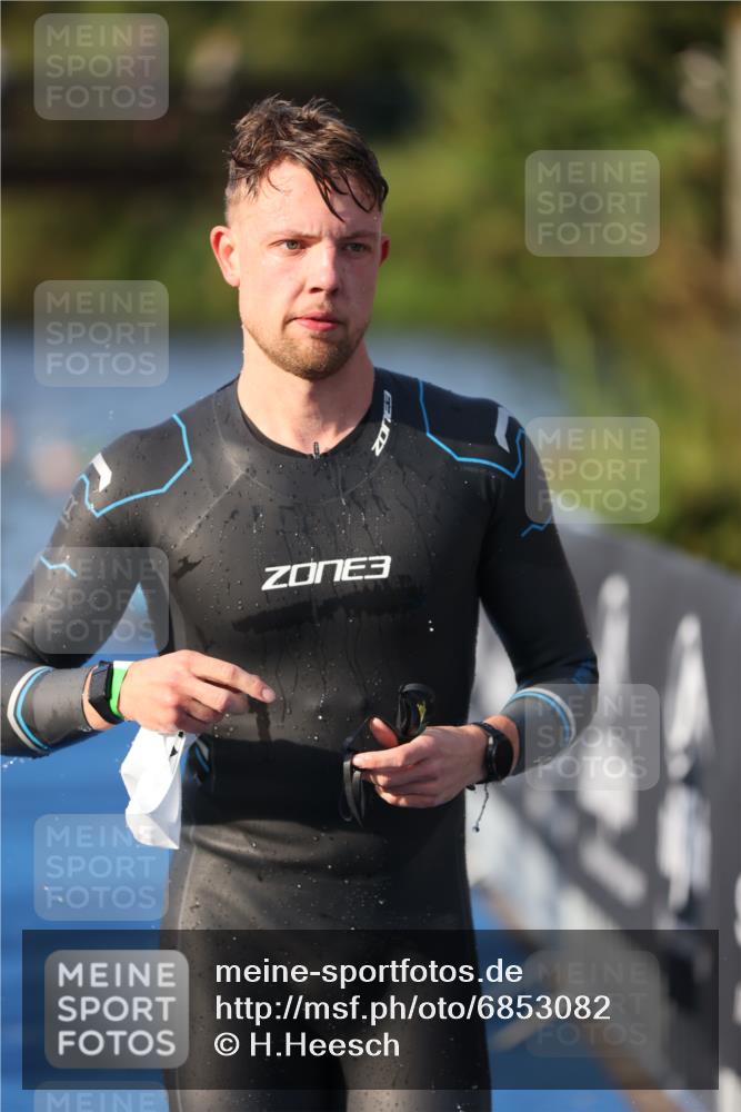 25.08.2024 - Elbe Triathlon Hamburg H.Heesch http://msf.ph/oto/6853082 25.08.2024 09:00:54 Schwimmen 226, 230, 252, 258, 309 meine-sportfotos.de