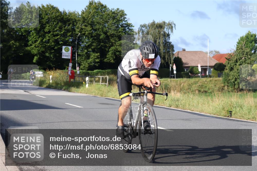 25.08.2024 - Elbe Triathlon Hamburg Fuchs,  Jonas http://msf.ph/oto/6853084 25.08.2024 09:16:29 Radfahren 67, 330, 101, 72, 127, 118, 254 meine-sportfotos.de