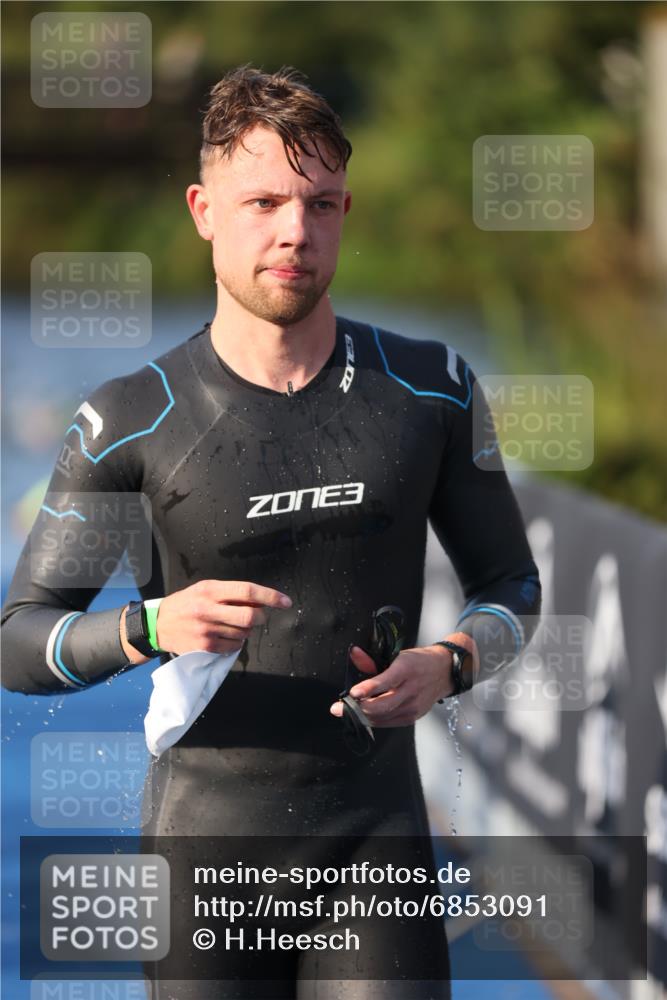 25.08.2024 - Elbe Triathlon Hamburg H.Heesch http://msf.ph/oto/6853091 25.08.2024 09:00:54 Schwimmen 226, 230, 252, 258, 309 meine-sportfotos.de
