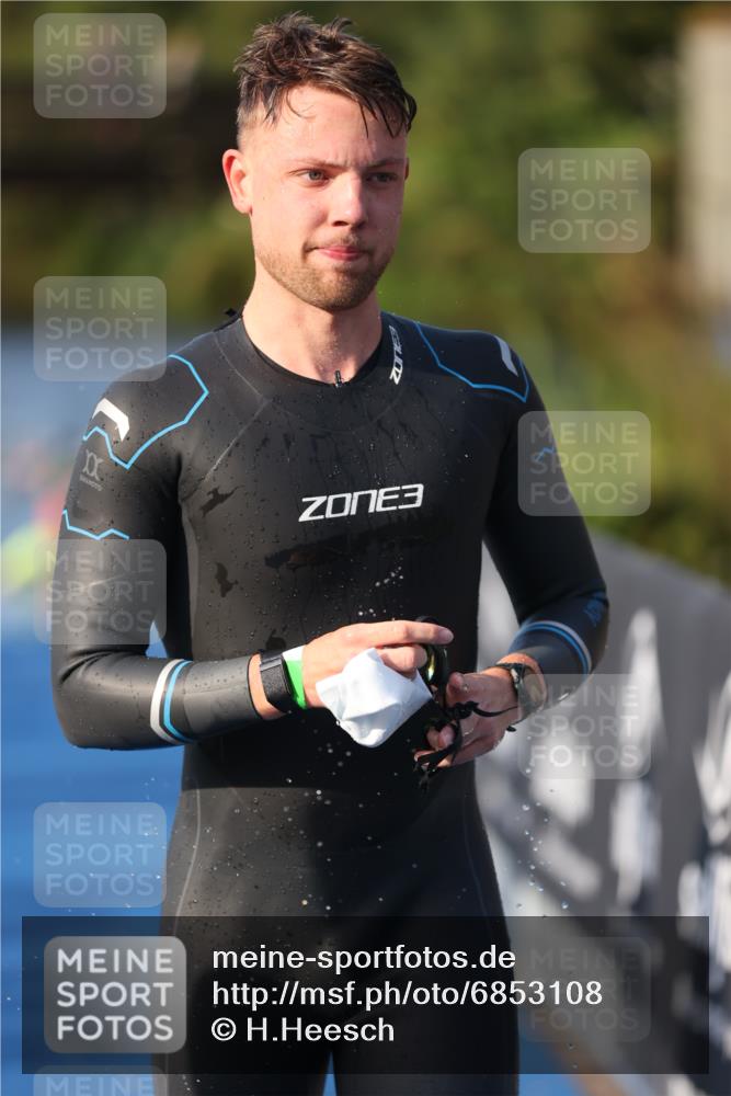 25.08.2024 - Elbe Triathlon Hamburg H.Heesch http://msf.ph/oto/6853108 25.08.2024 09:00:54 Schwimmen 226, 230, 252, 258, 309 meine-sportfotos.de