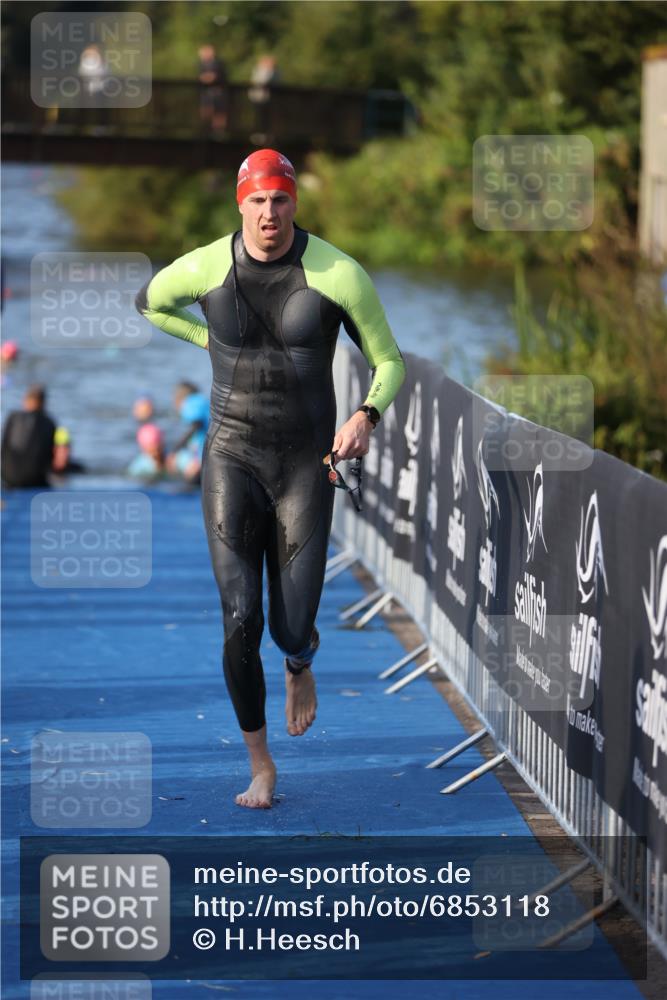 25.08.2024 - Elbe Triathlon Hamburg H.Heesch http://msf.ph/oto/6853118 25.08.2024 09:01:06 Schwimmen 226, 238, 270, 309 meine-sportfotos.de