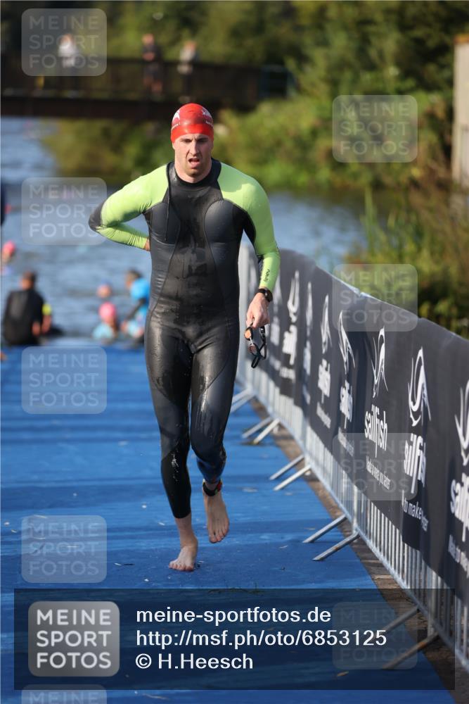 25.08.2024 - Elbe Triathlon Hamburg H.Heesch http://msf.ph/oto/6853125 25.08.2024 09:01:06 Schwimmen 226, 238, 270, 309 meine-sportfotos.de