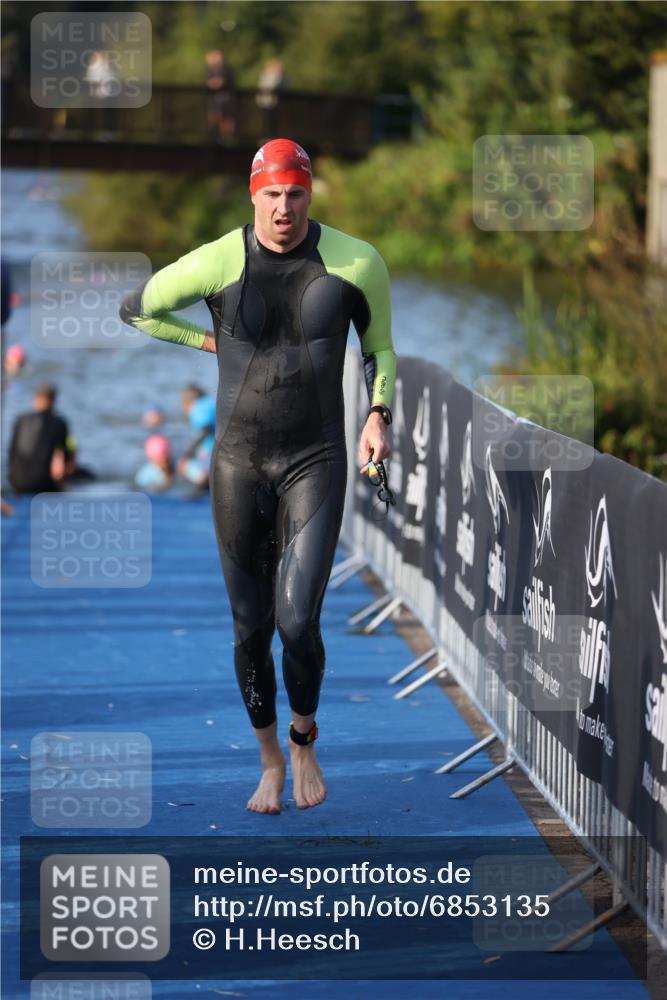 25.08.2024 - Elbe Triathlon Hamburg H.Heesch http://msf.ph/oto/6853135 25.08.2024 09:01:06 Schwimmen 226, 238, 270, 309 meine-sportfotos.de