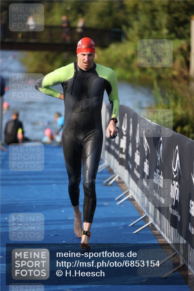 25.08.2024 - Elbe Triathlon Hamburg H.Heesch http://msf.ph/oto/6853154 25.08.2024 09:01:06 Schwimmen 226, 238, 270, 309 meine-sportfotos.de