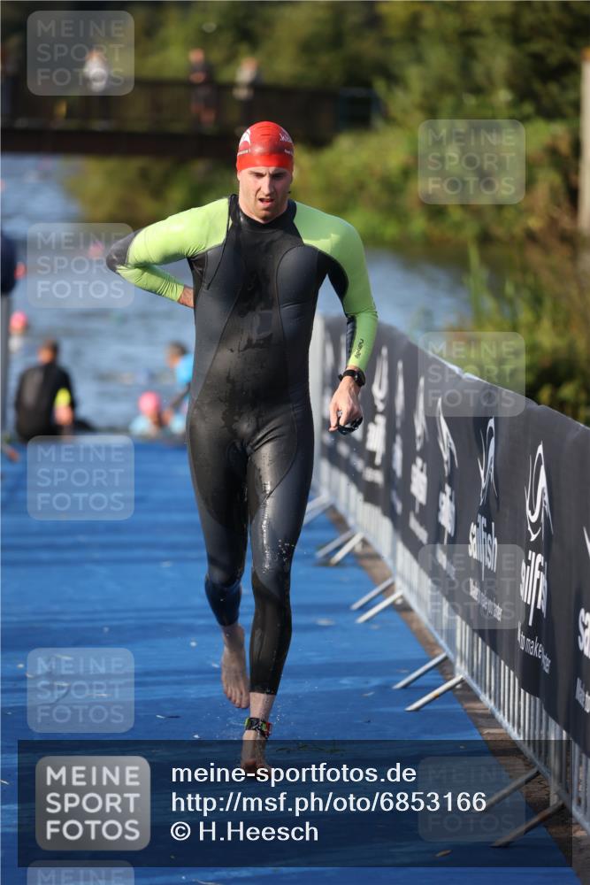 25.08.2024 - Elbe Triathlon Hamburg H.Heesch http://msf.ph/oto/6853166 25.08.2024 09:01:06 Schwimmen 226, 238, 270, 309 meine-sportfotos.de