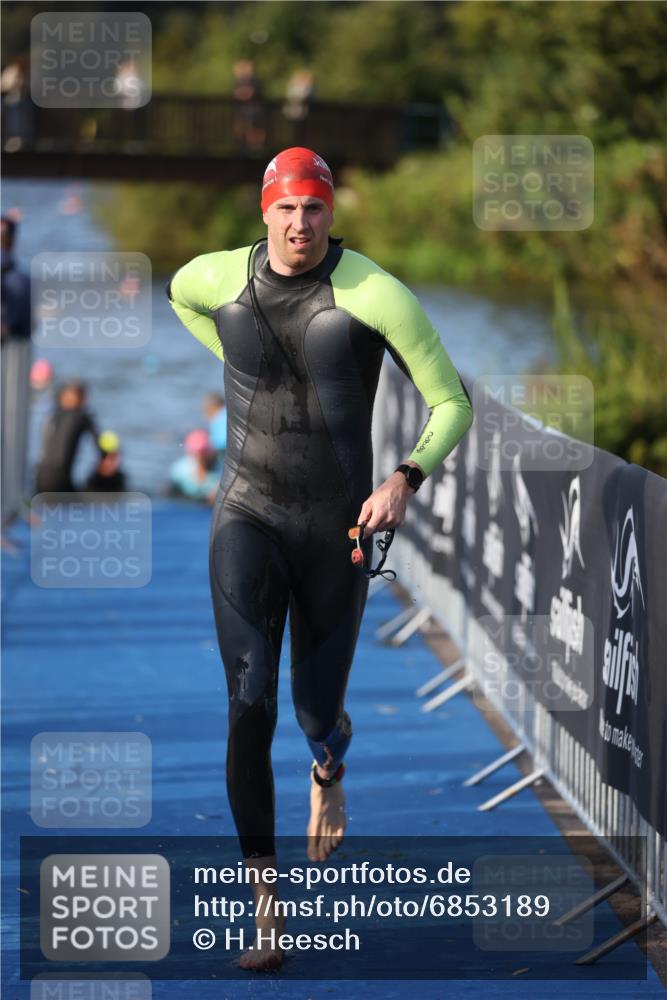 25.08.2024 - Elbe Triathlon Hamburg H.Heesch http://msf.ph/oto/6853189 25.08.2024 09:01:06 Schwimmen 226, 238, 270, 309 meine-sportfotos.de