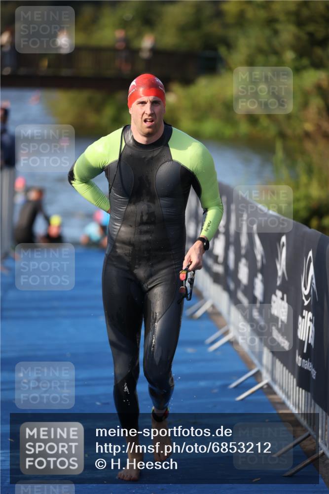 25.08.2024 - Elbe Triathlon Hamburg H.Heesch http://msf.ph/oto/6853212 25.08.2024 09:01:07 Schwimmen 226, 238, 270, 284, 309 meine-sportfotos.de
