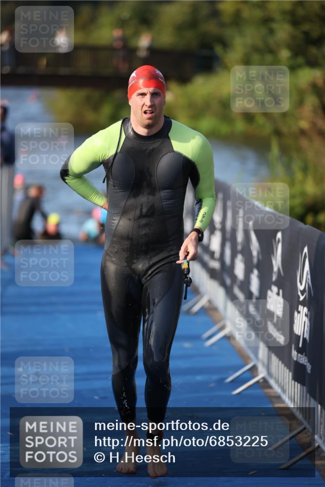25.08.2024 - Elbe Triathlon Hamburg H.Heesch http://msf.ph/oto/6853225 25.08.2024 09:01:07 Schwimmen 226, 238, 270, 284, 309 meine-sportfotos.de